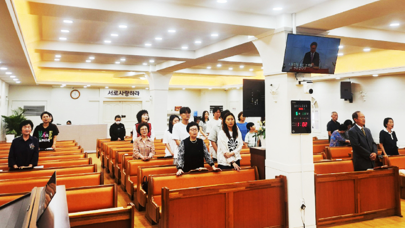 worship2.jpg